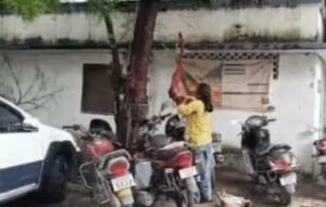 सिपाही की पत्नी ने दुधमुंही बच्ची को लेकर किया पुलिस अधीक्षक कार्यालय में हंगामा।