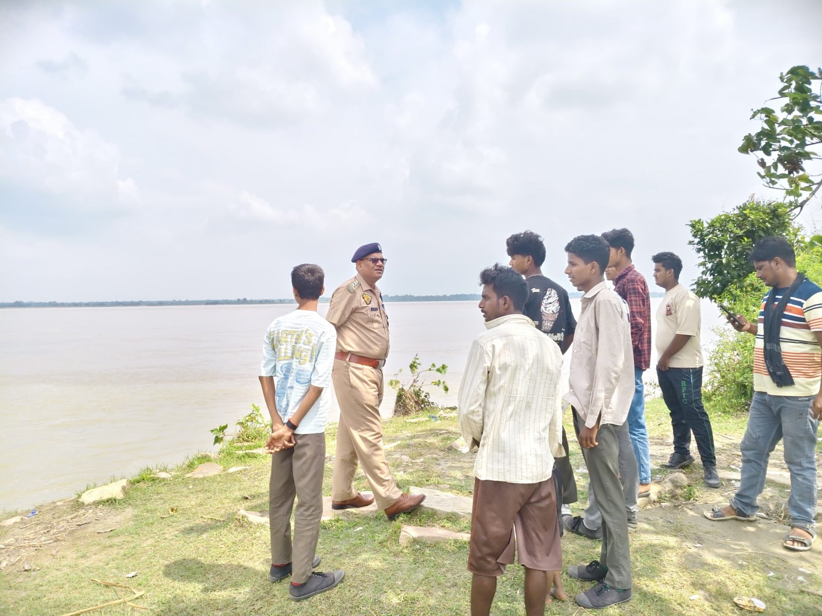 नेपाल में सैलाब से हड़कंप! महाराजगंज में हाई अलर्ट, गंडक नदी पर बढ़ाई गई निगरानी