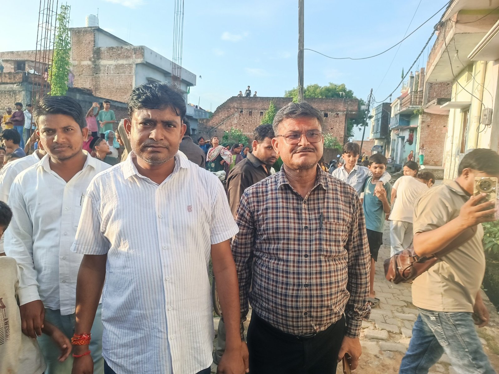 निचलौल शहर में तेंदुआ घूमने की फोटो वायरल, वन विभाग की जांच में नहीं मिले सुराग