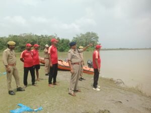 नेपाल की आपदा के बीच नारायणी पर बढ़ी निगरानी, टेल फॉल पर एसएसबी की बचाव टीम मुस्तैद