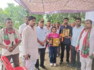 खोन्हौली में प्रतिभाओं का हुआ सम्मान, मेहनत से हर मुकाम हासिल करना संभव-गौरीशंकर गुप्ता उर्फ फौजी भईया